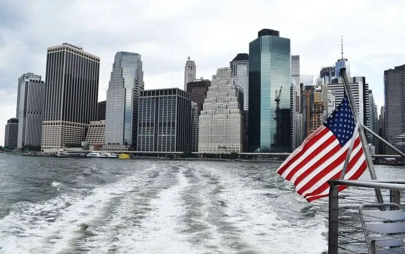 Bootsfahrt vor der Skyline von New York